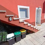 Apartma Lana شقة كوبر