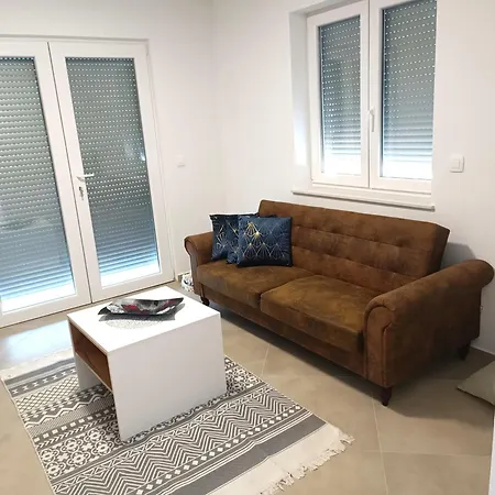 Apartma Lana Apartment *