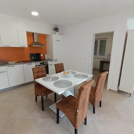 Apartma Lana * 코페르