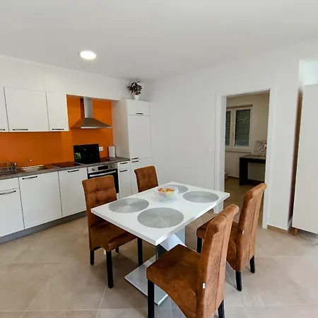 Apartment Apartma Lana