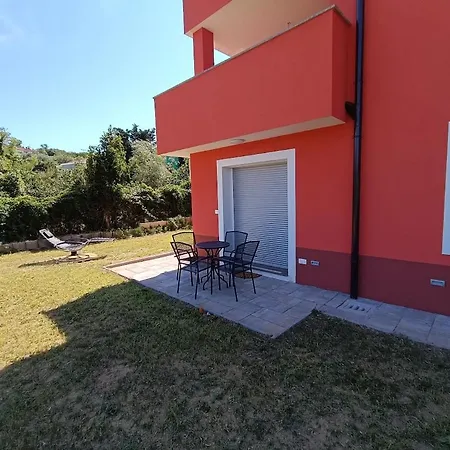 Apartma Lana דירה *