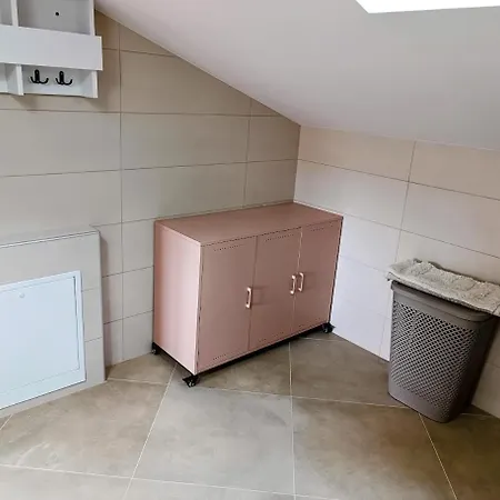 Apartma Lana *