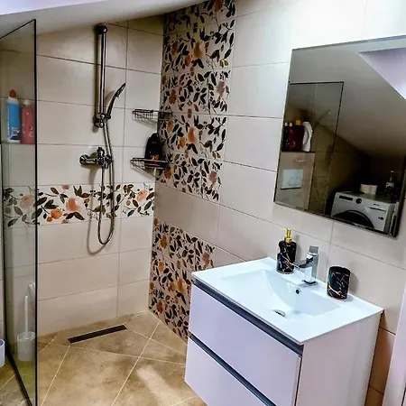 Apartma Lana 아파트 *