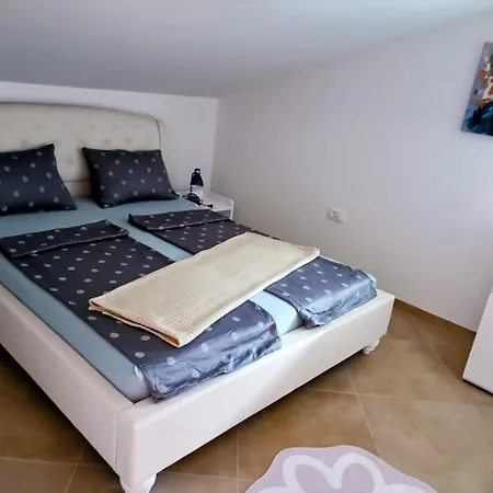 Apartma Lana Apartment