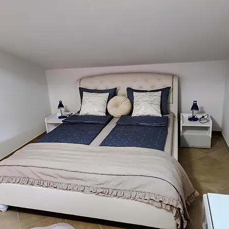 Apartma Lana דירה קופר