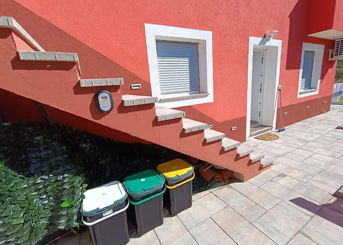 Apartma Lana شقة كوبر